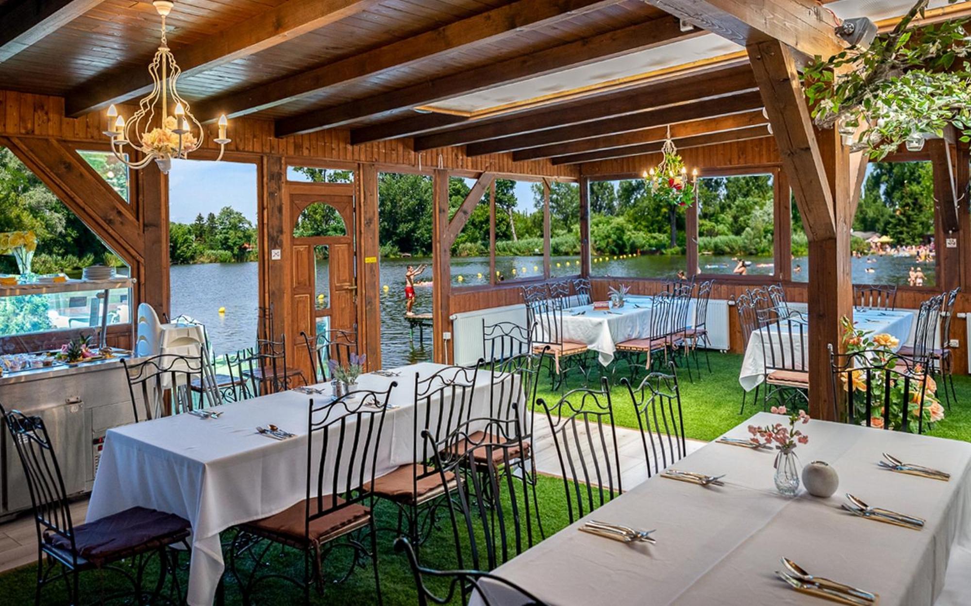 Eden Lounge Restaurant & Pension Veresegyház Exterior foto